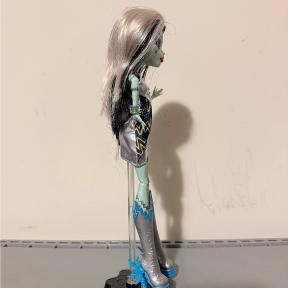 Monster High Frankie Stein Stylish Doll - Picture 3 of 4